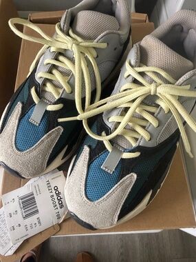 Yeezy boost 700